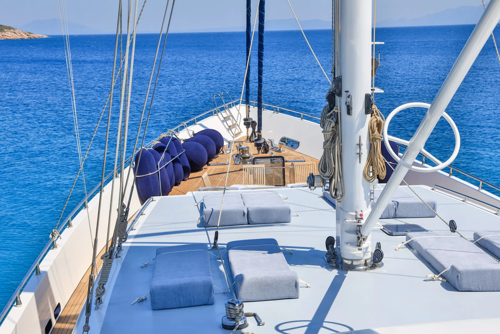 gul-maria-sailing-yacht-bow-scaled