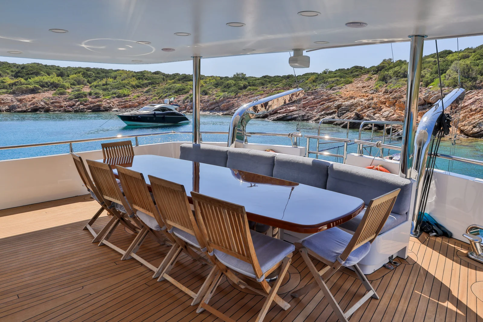 gul-maria-yacht-aft-deck-seating-area-scaled